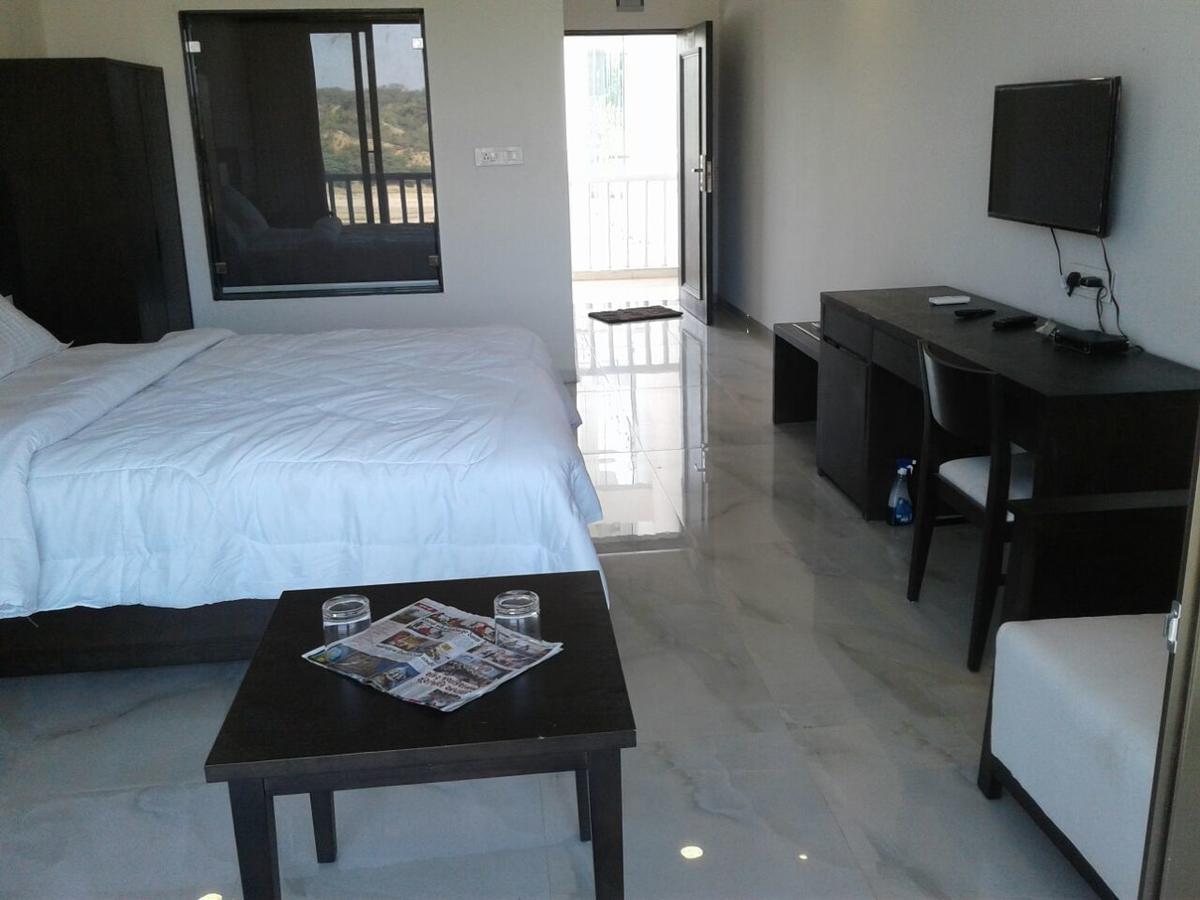 The Meera Hotel Derol Exterior foto